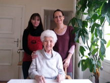 Unsere Gebietsleiterin, Frau DGKS Tanja Hofbauer, mit Frau Lucia K. und unserer Personenbetreuerin aus der Slowakei, Frau Aniko Klarikova
