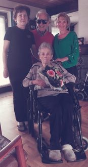 Frau Gertrude H. mit ihrem Gatten und unserer Gebietsleiterin für Niederösterreich, Frau Gerlinde Weiß und unsere Personenbetreuerein, aus der Slowakei, Frau Anna G.