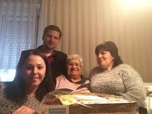 Thomas Weinbörmair mit Frau Johanna N. aus Wien und ihrer Personenbetreuerin, Frau Maria B. aus der Slowakei sowie unserer Gebietsleiterin für Wien, Frau Kerstin Rauscher